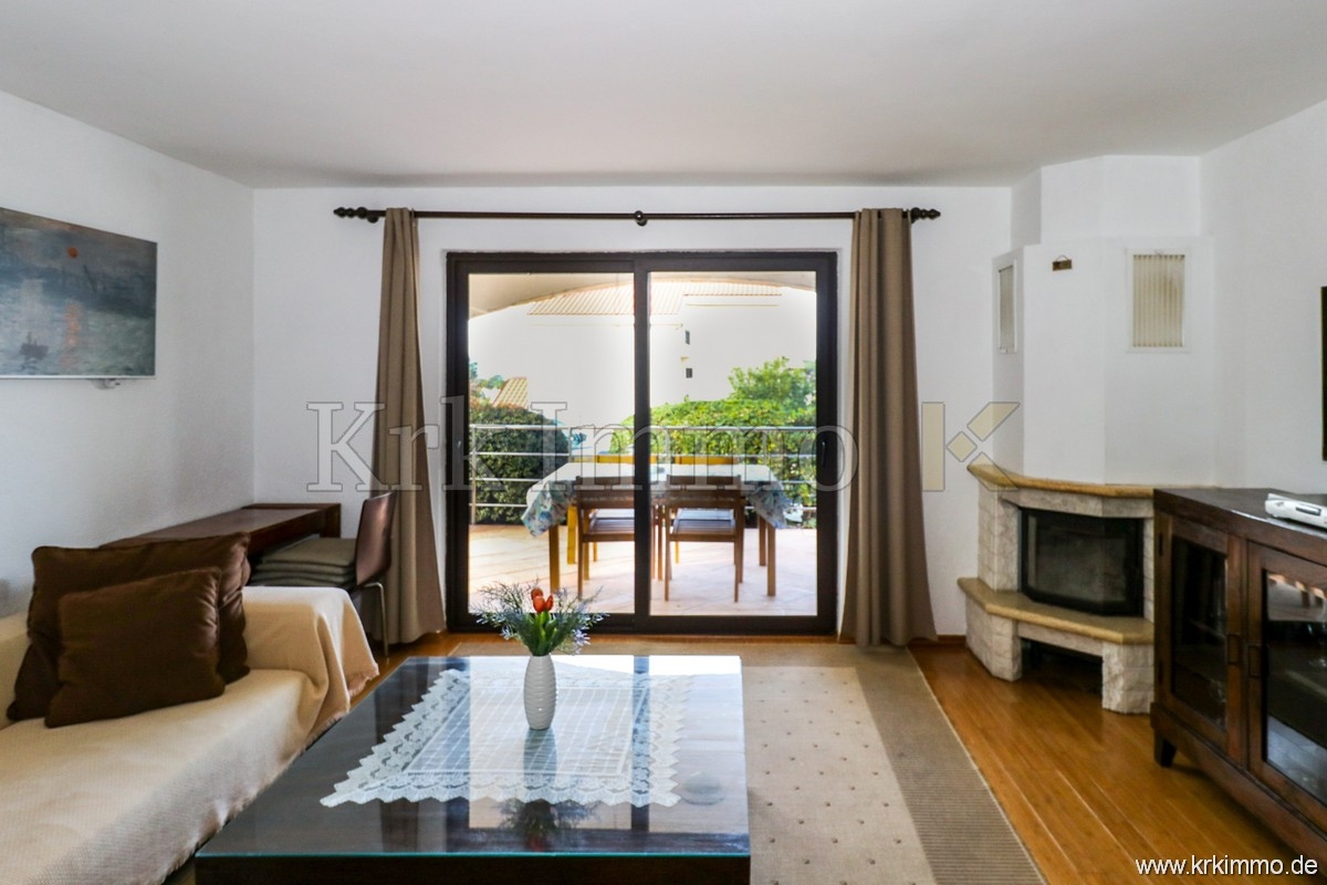 Punat: Samostoječa hiša z 2 apartmajema in bazenom!