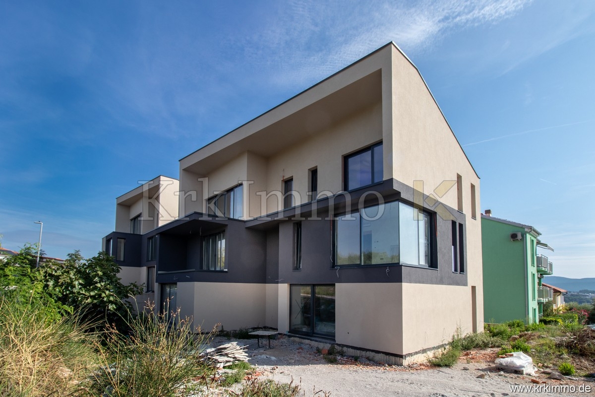 Novo luksuzno penthouse stanovanje v drugem nadstropju. Mesto Krk