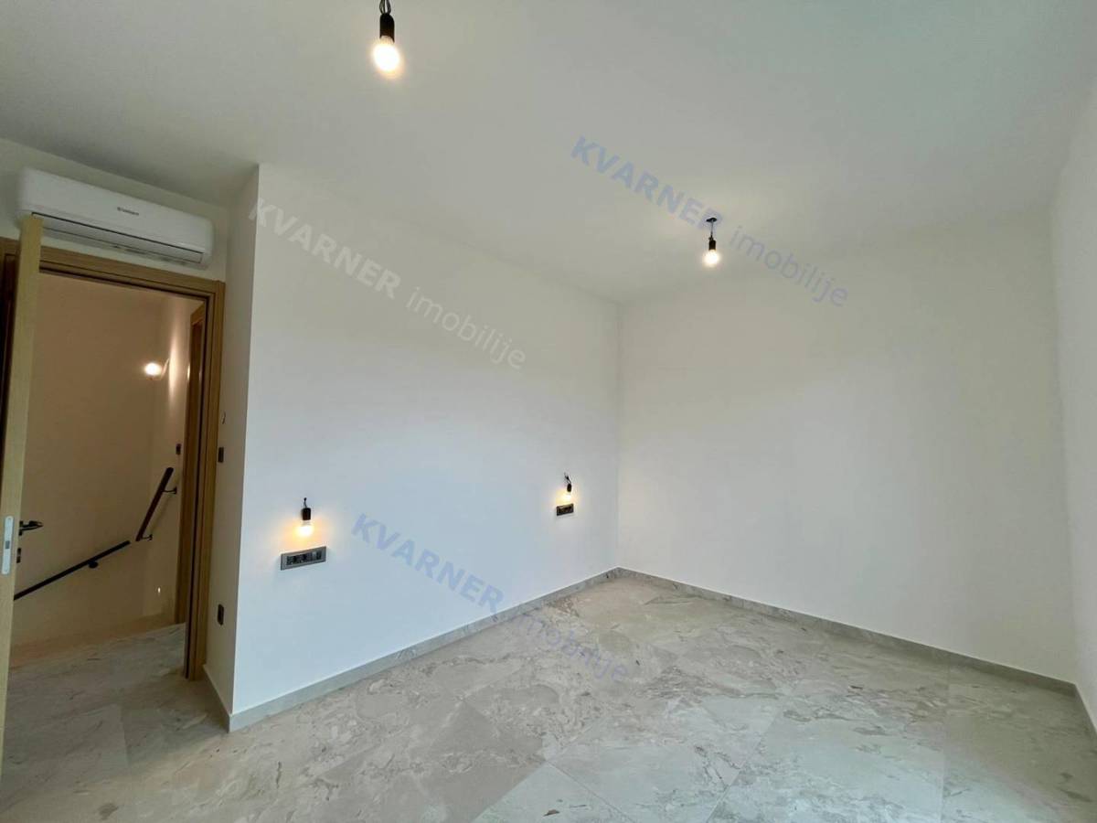 Malinska, prodaja, Nova polovična hiša z bazenom!