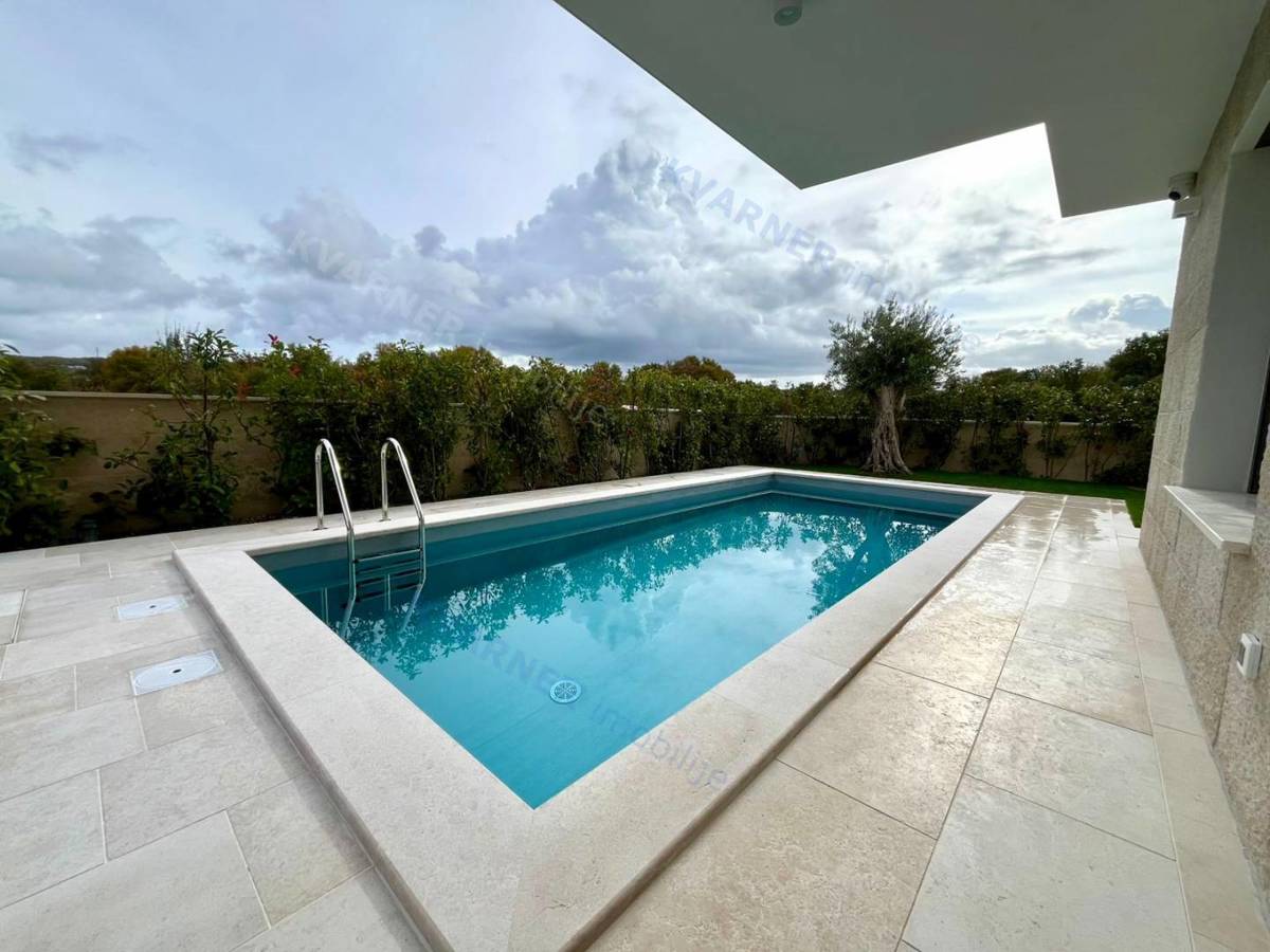 Malinska, prodaja, Nova polovična hiša z bazenom!