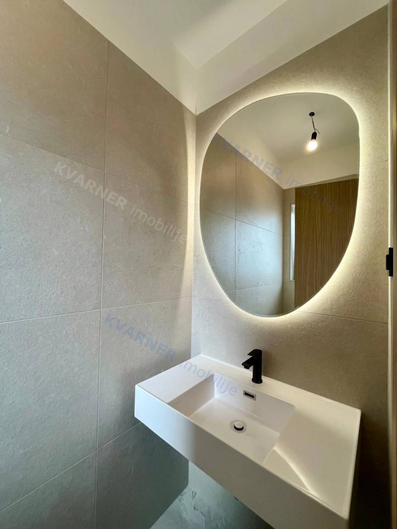 Malinska, prodaja, Nova polovična hiša z bazenom!