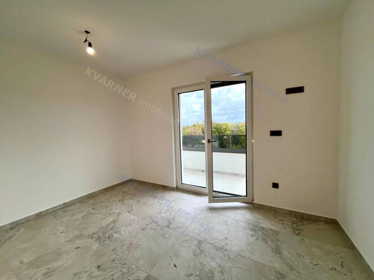 Malinska, prodaja, Nova polovična hiša z bazenom!