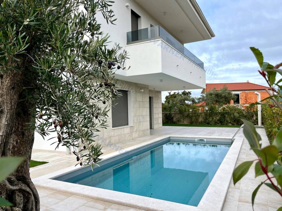 Malinska, prodaja, Nova polovična hiša z bazenom!