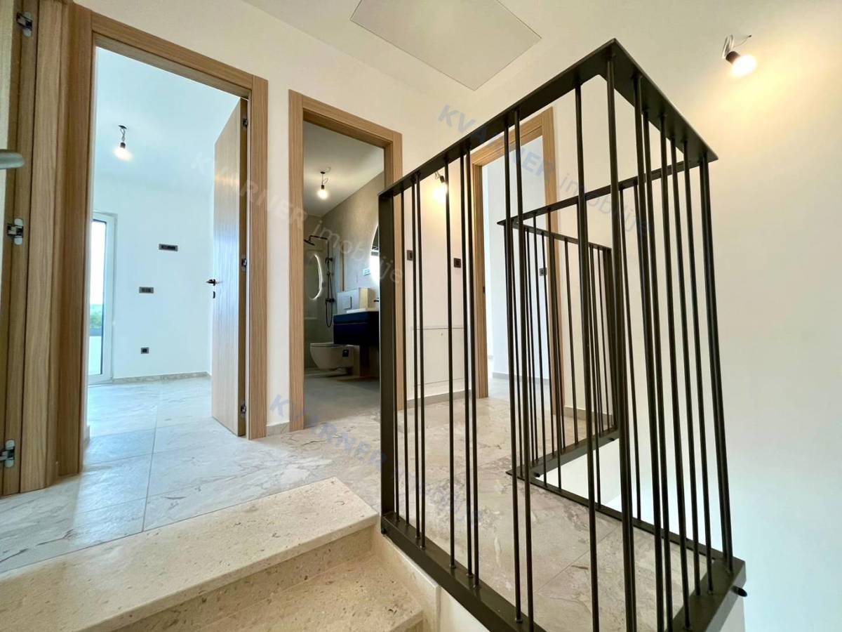 Malinska, prodaja, Nova polovična hiša z bazenom!