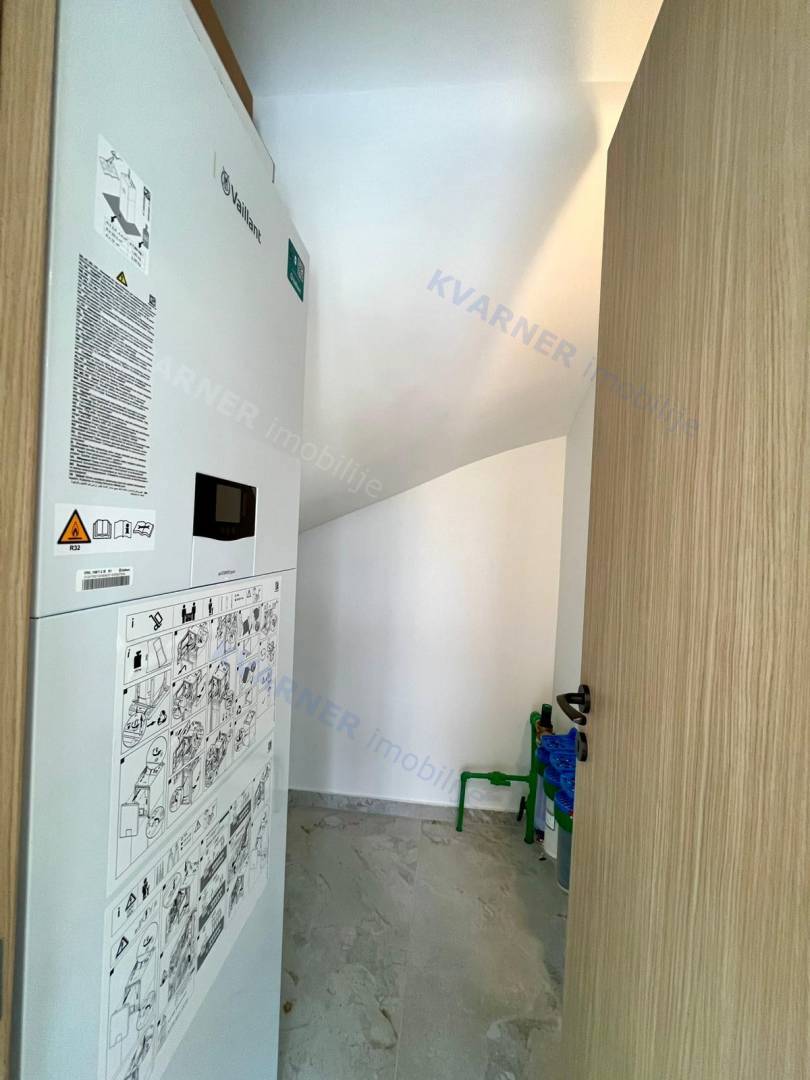 Malinska, prodaja, Nova polovična hiša z bazenom!