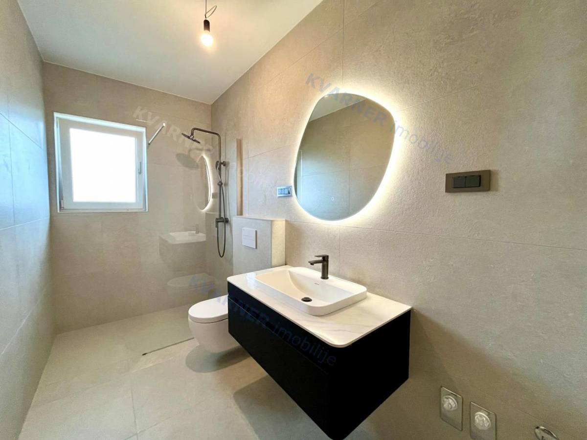 Malinska, prodaja, Nova polovična hiša z bazenom!