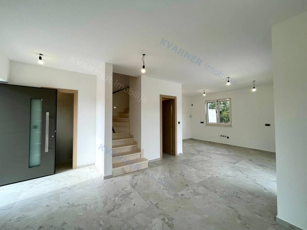 Malinska, prodaja, Nova polovična hiša z bazenom!