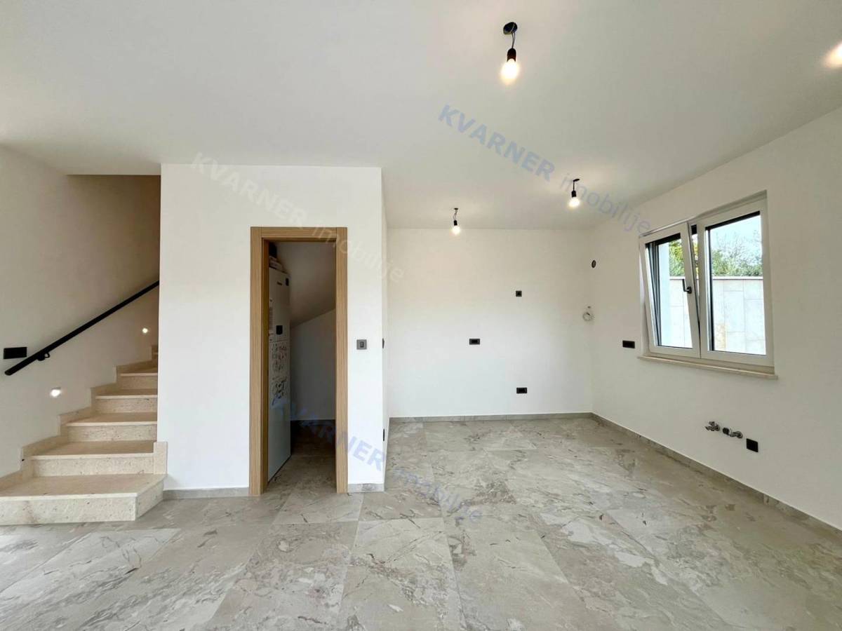 Malinska, prodaja, Nova polovična hiša z bazenom!