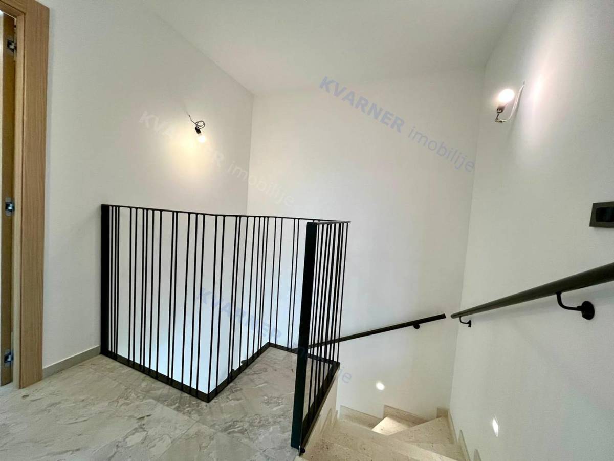 Malinska, prodaja, Nova polovična hiša z bazenom!