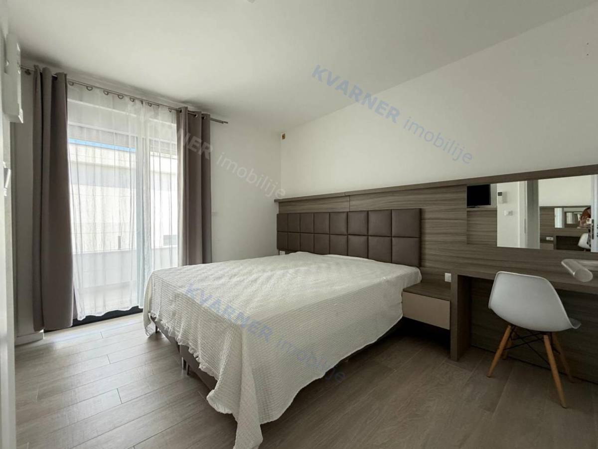 Ekskluzivno! Malinska - Dvojček z bazenom 150 m od plaže