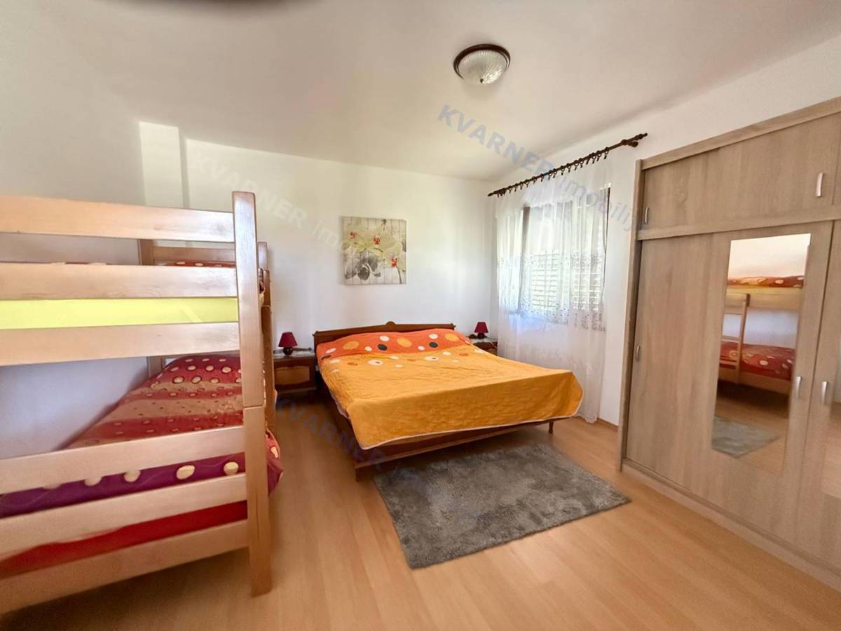 Malinska – Apartmajska hiša – 80 m do morja!