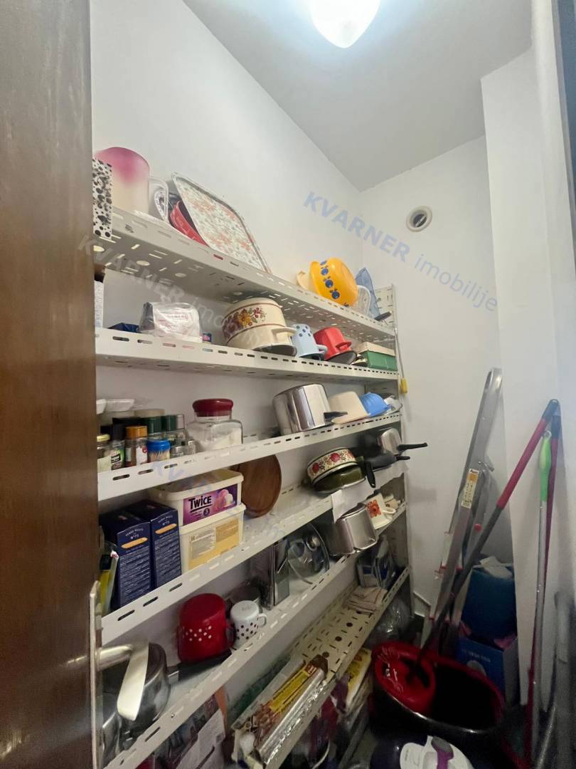 Njivice – Stanovanje 54 m², pritličje, pogled na morje
