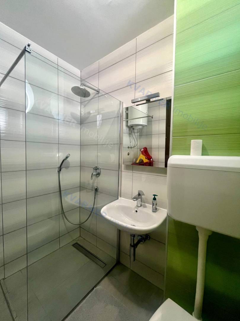 Njivice – Stanovanje 54 m², pritličje, pogled na morje