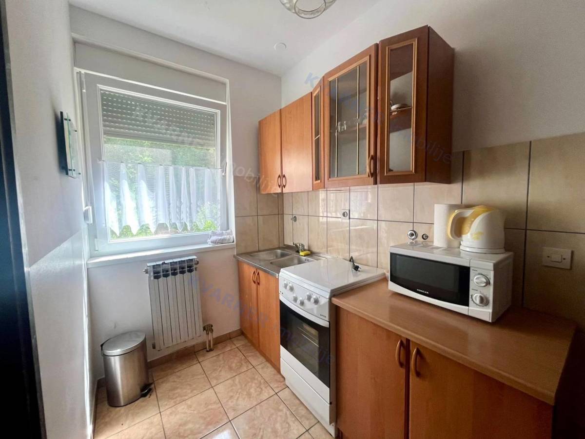 Njivice – Stanovanje 54 m², pritličje, pogled na morje