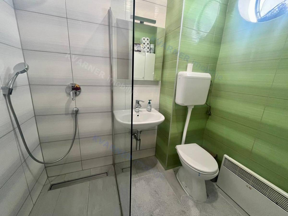 Njivice – Stanovanje 54 m², pritličje, pogled na morje