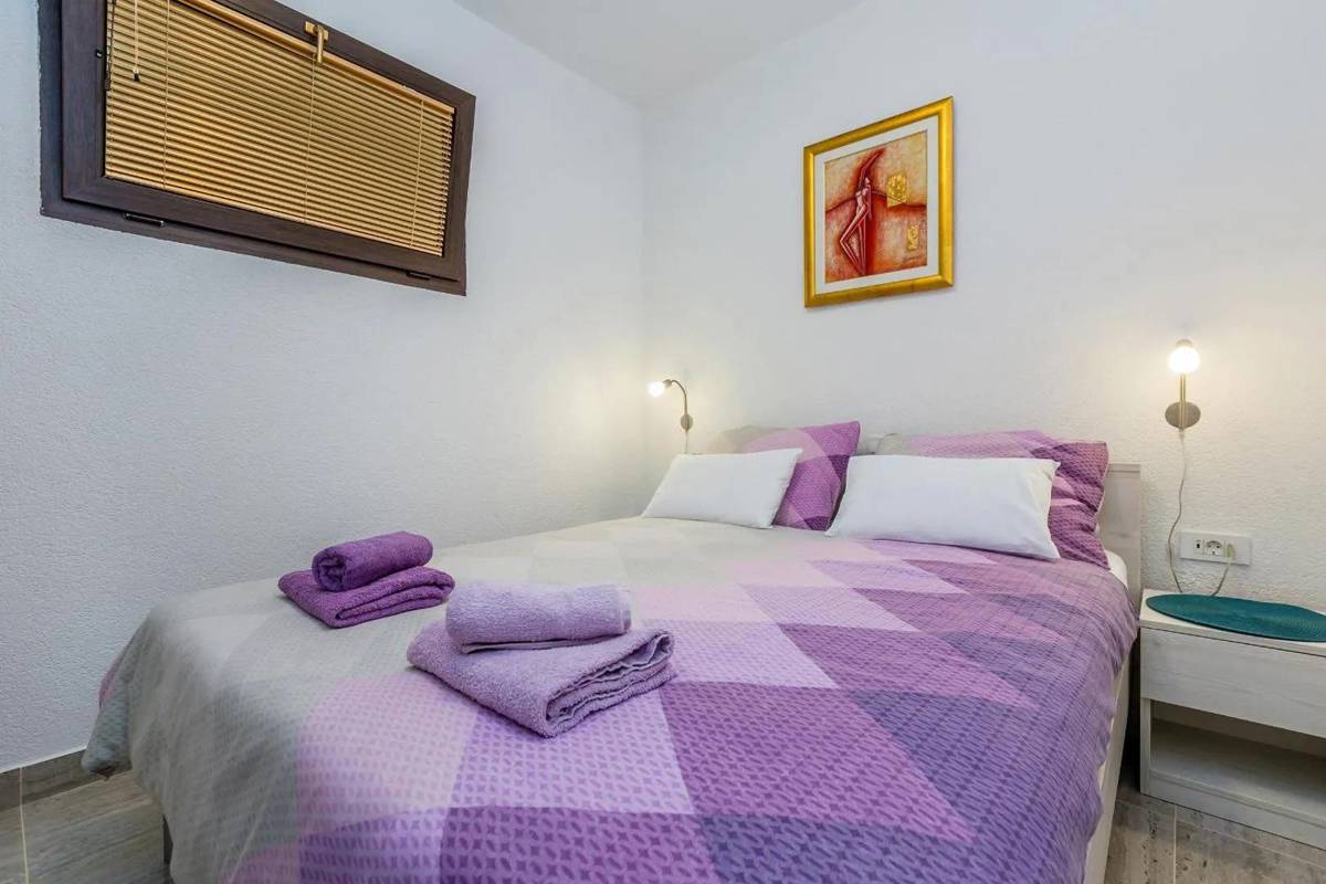 Malinska - Apartma z vrtom in parkirnim mestom