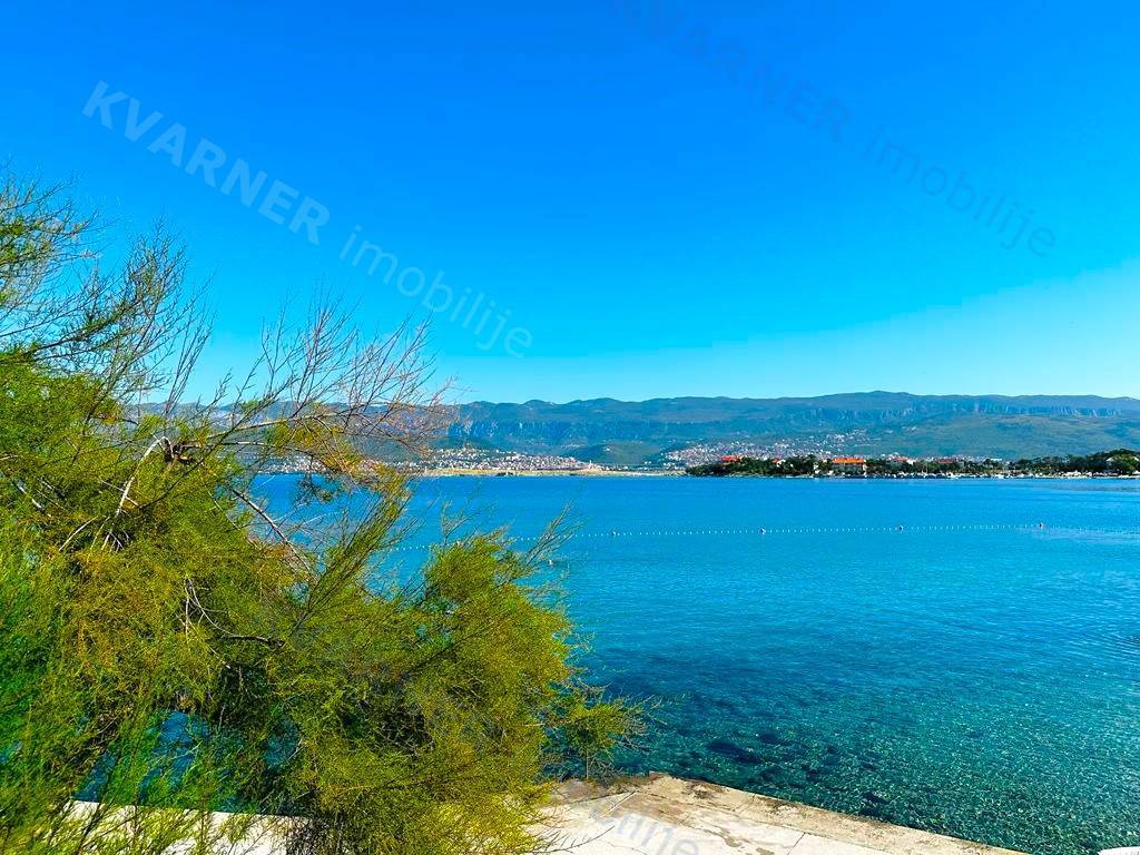 Šilo - Sodobno stanovanje v novogradnji 100 m od plaže