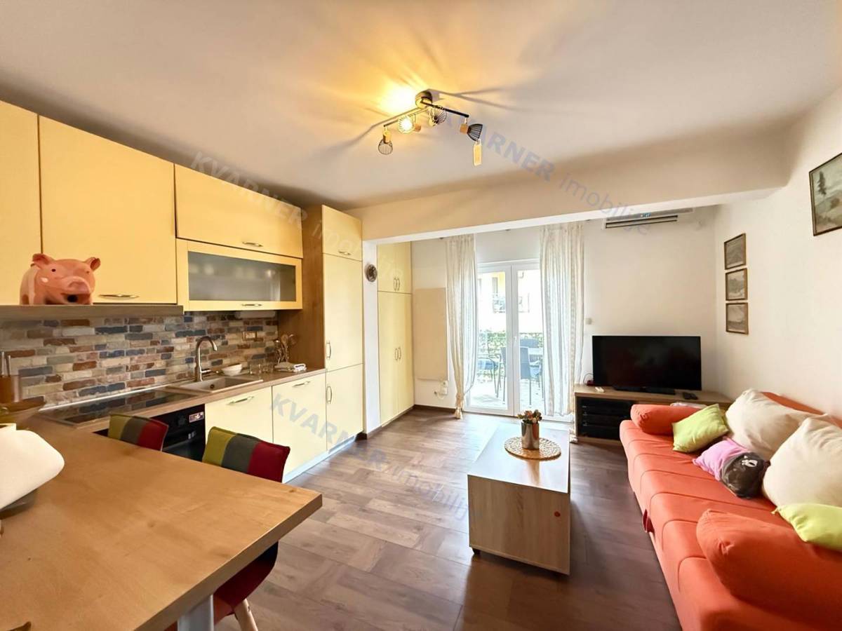 Njivice - apartma blizu morja in centra!