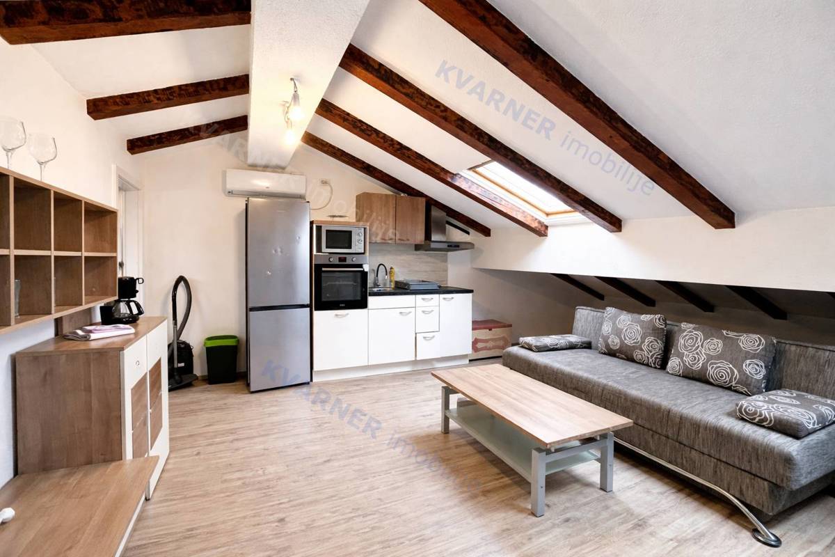 Malinska - Dve stanovanji z vrtom in parkiriščem