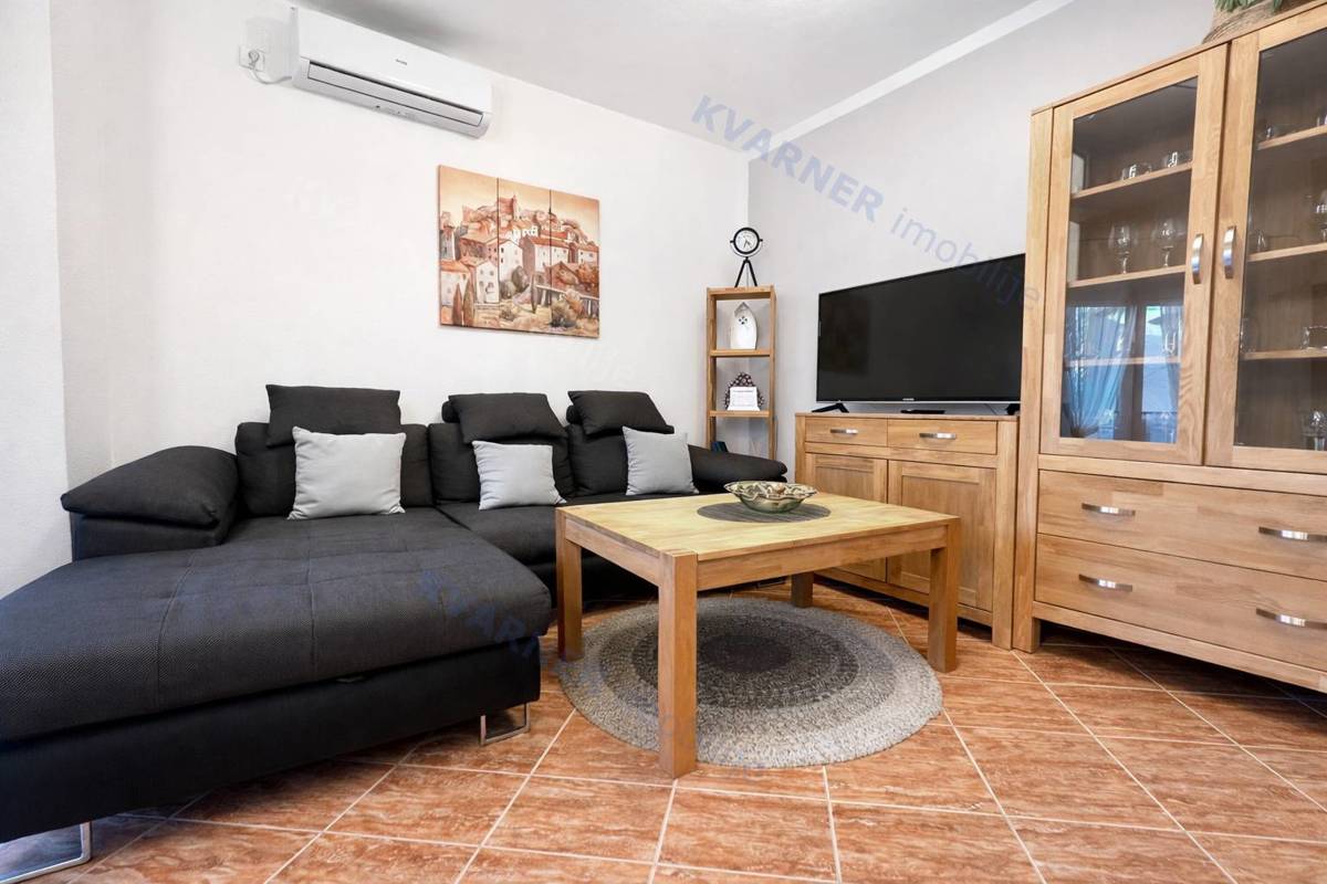 Malinska - Dve stanovanji z vrtom in parkiriščem