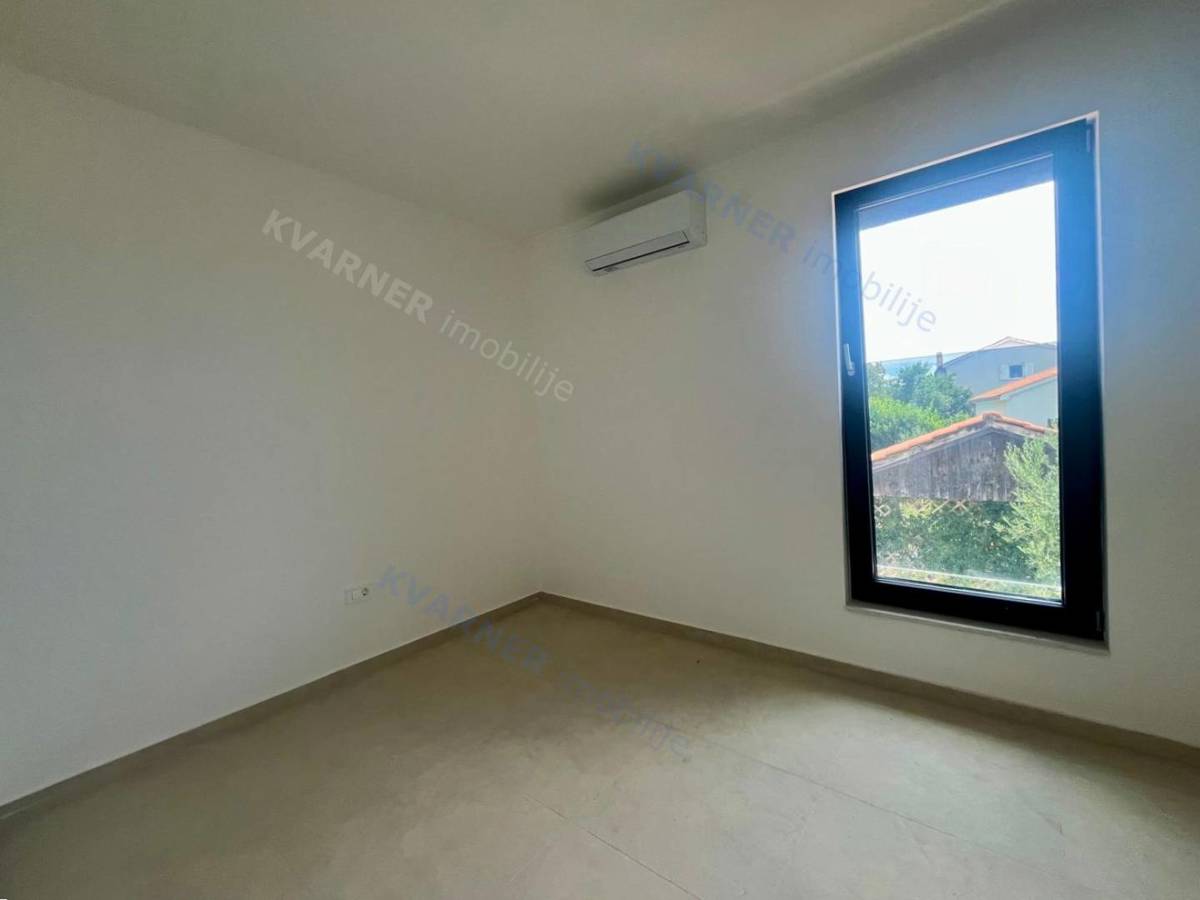  Omišalj - Nov apartma z bazenom in pogledom na morje