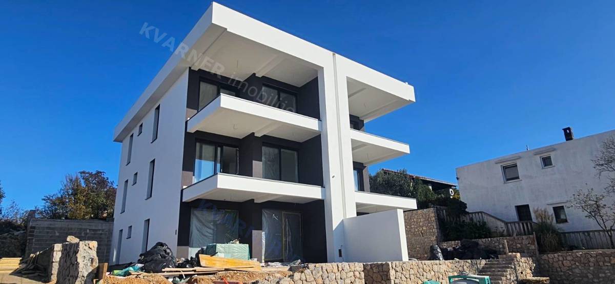  Omišalj - Nov apartma z bazenom in pogledom na morje