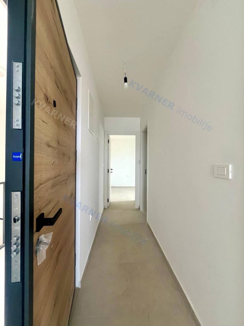  Omišalj - Nov apartma z bazenom in pogledom na morje