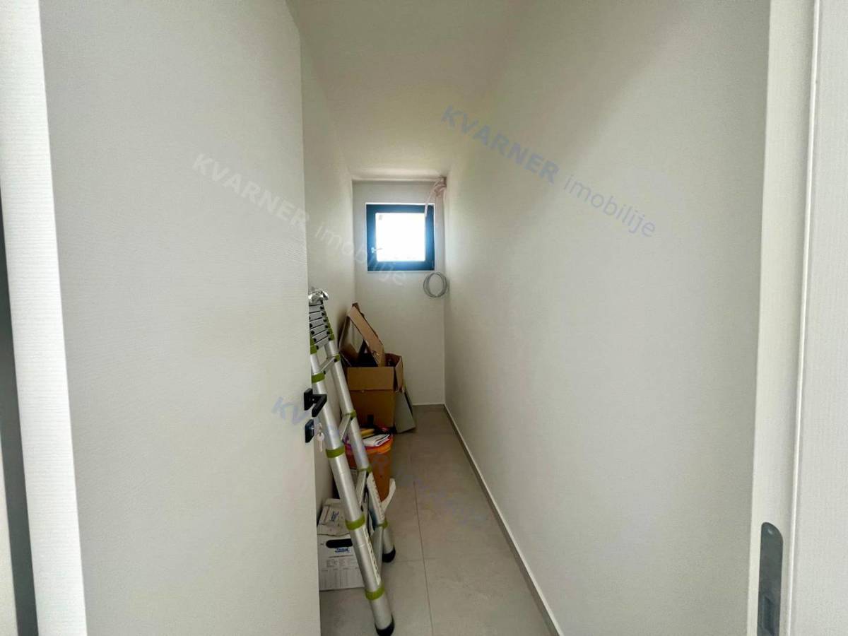  Omišalj - Nov apartma z bazenom in pogledom na morje