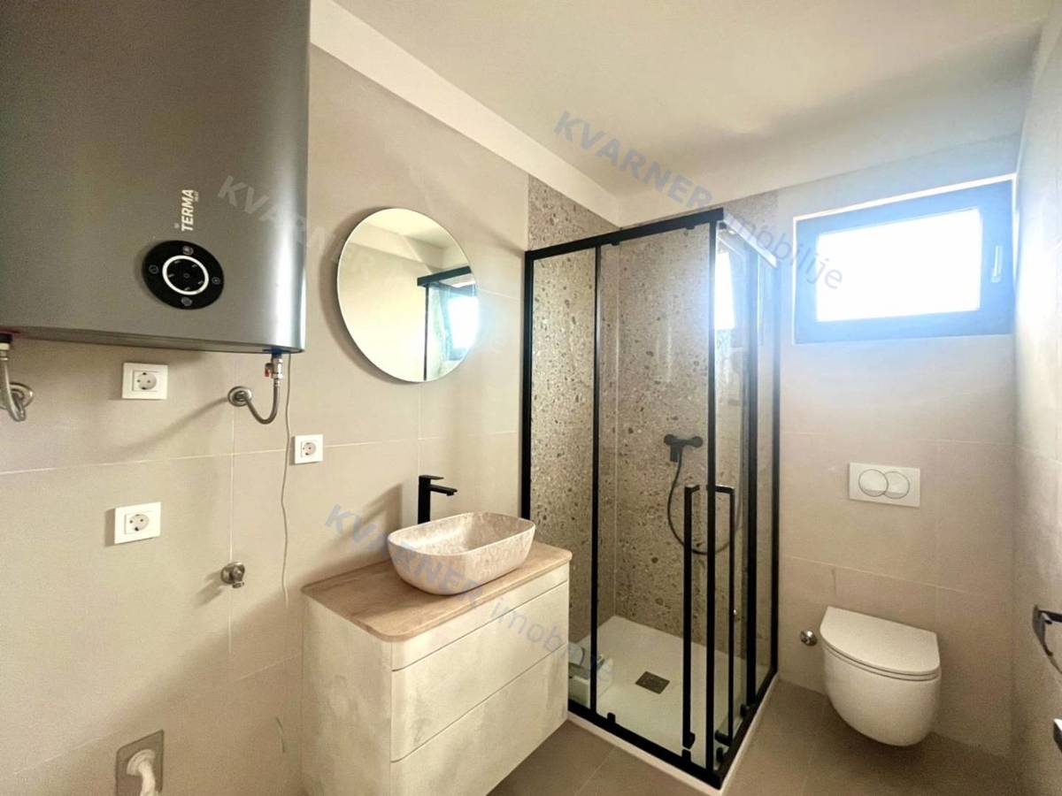  Omišalj - Nov apartma z bazenom in pogledom na morje