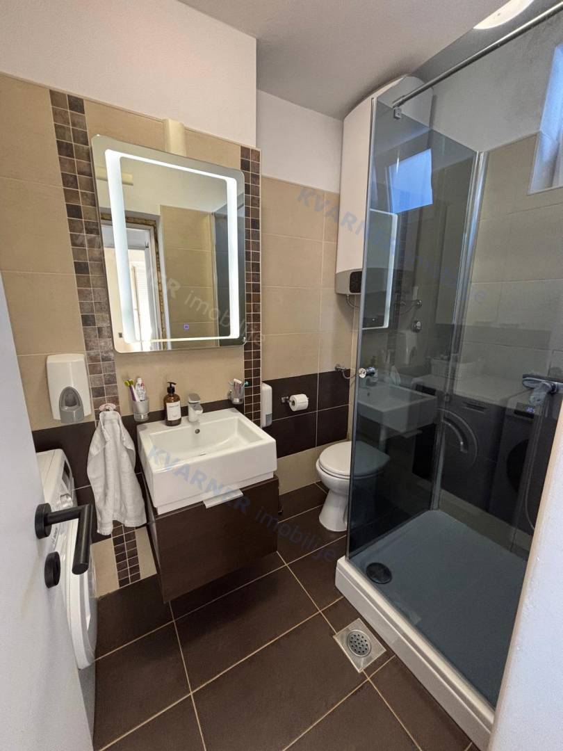 PRODAJA - DRUŽINSKO STANOVANJE S POGLEDOM NA MORJE