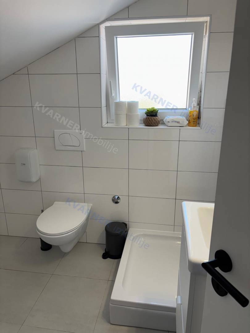 PRODAJA - DRUŽINSKO STANOVANJE S POGLEDOM NA MORJE