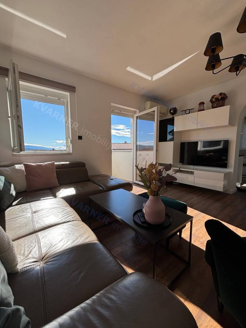 PRODAJA - DRUŽINSKO STANOVANJE S POGLEDOM NA MORJE