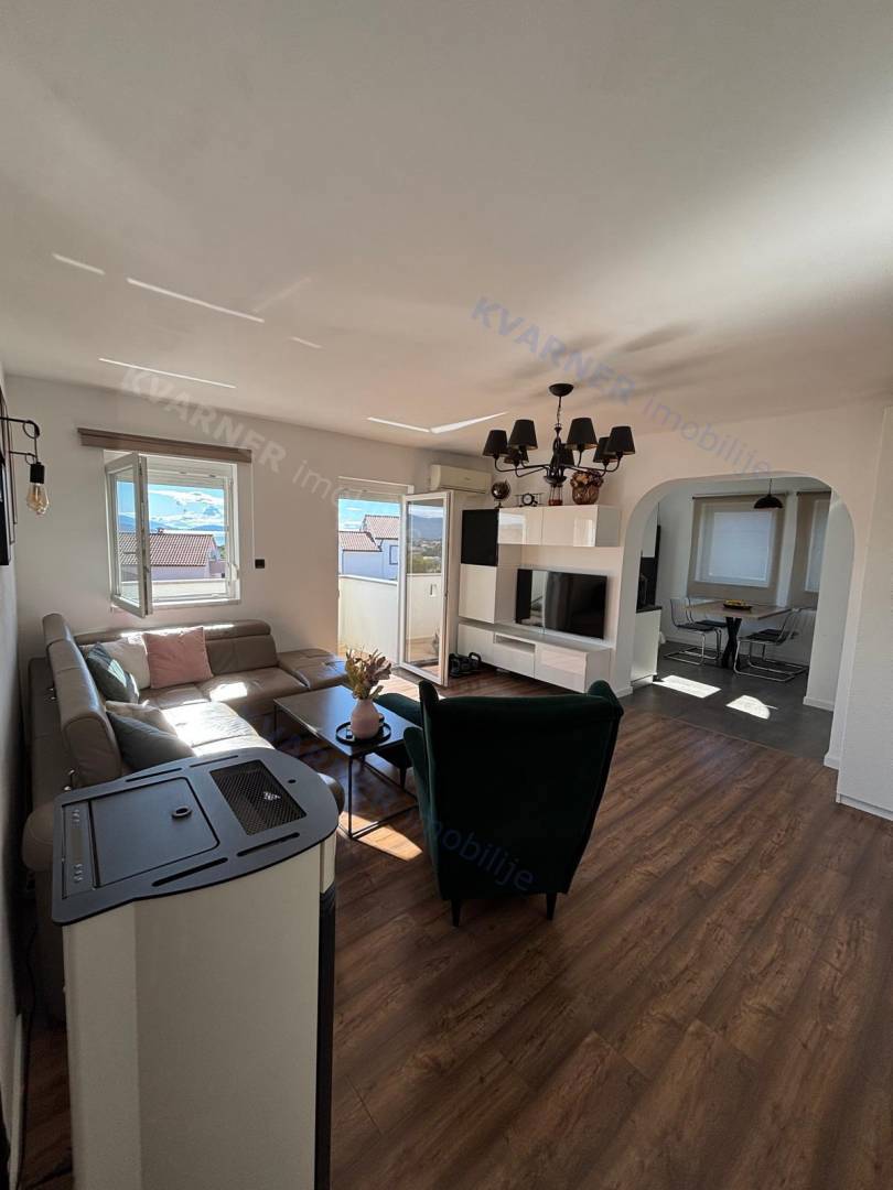 PRODAJA - DRUŽINSKO STANOVANJE S POGLEDOM NA MORJE