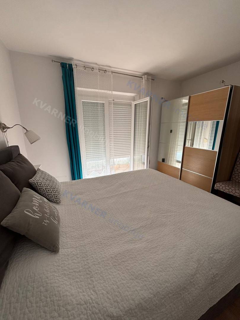 PRODAJA - DRUŽINSKO STANOVANJE S POGLEDOM NA MORJE