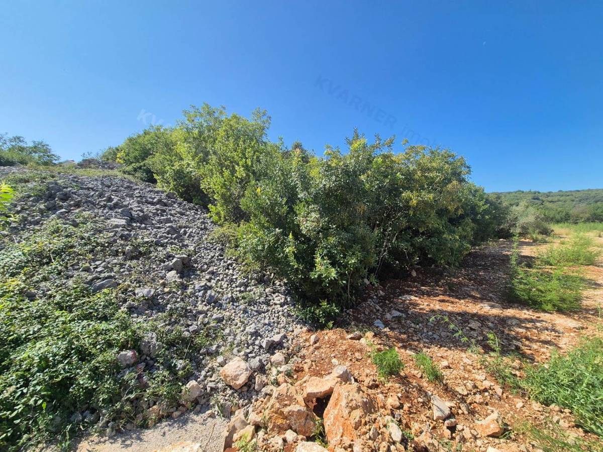 Mesto Krk - gradbeno zemljišče - blizu vseh storitev