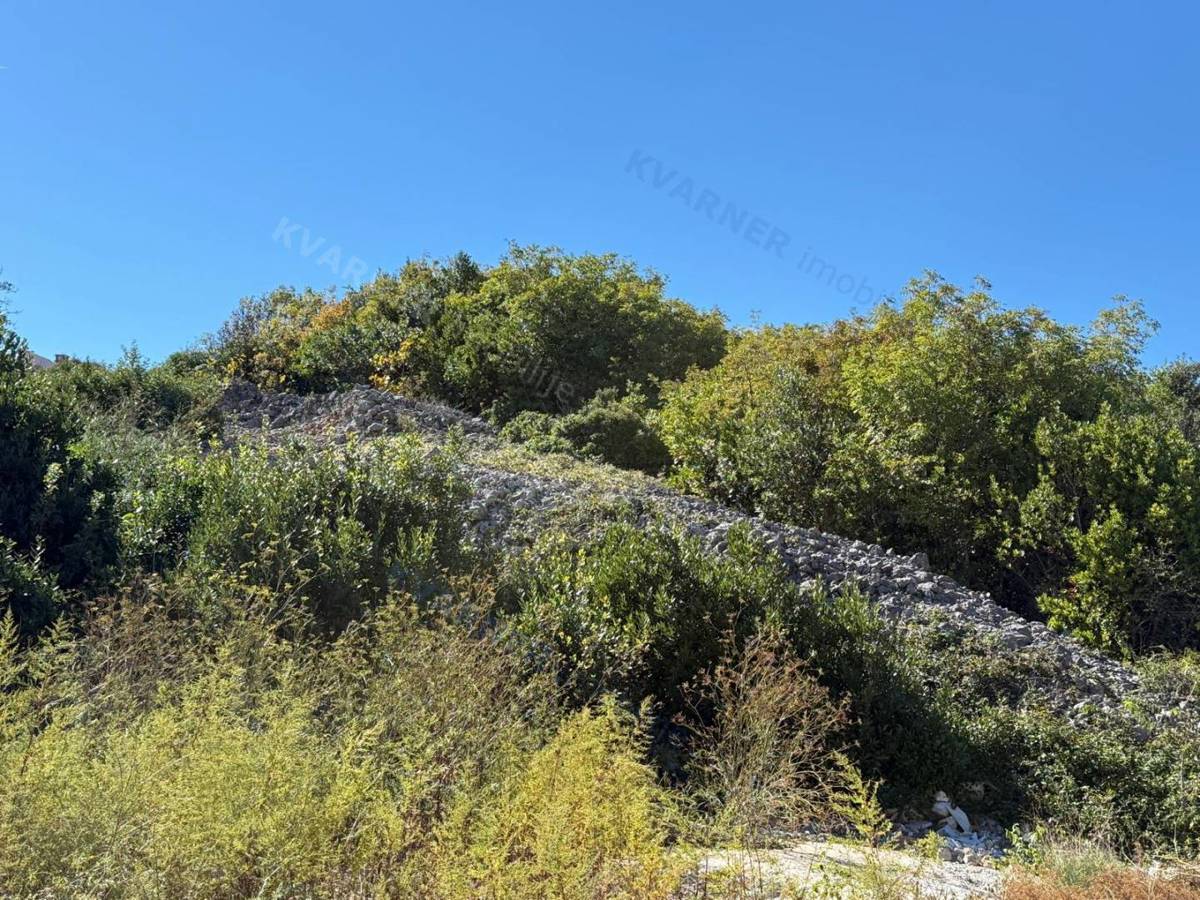 Mesto Krk - gradbeno zemljišče - blizu vseh storitev