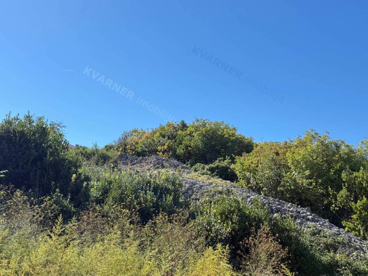 Mesto Krk - gradbeno zemljišče - blizu vseh storitev