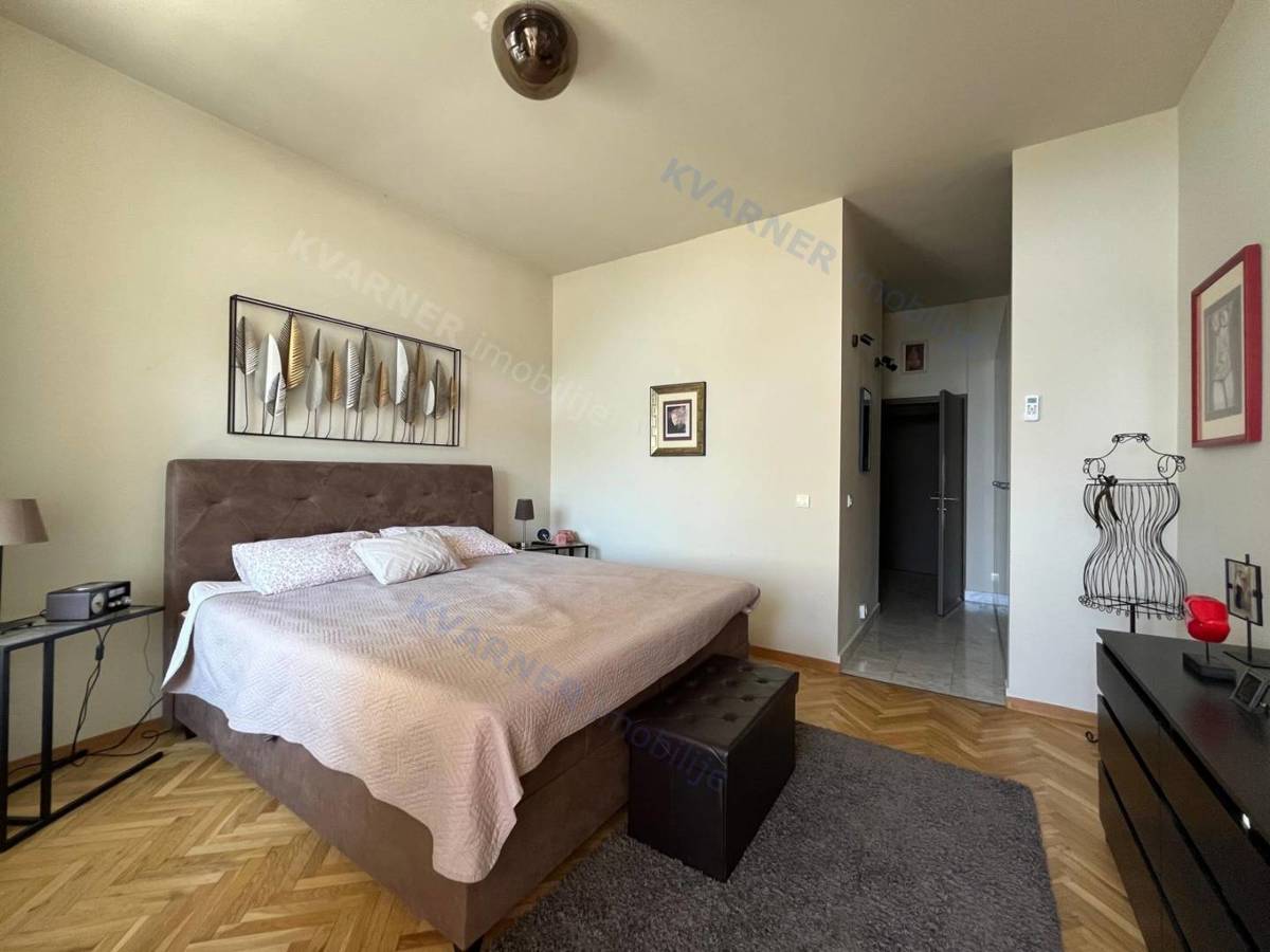 Njivice - pritlična hiša z velikim vrtom!