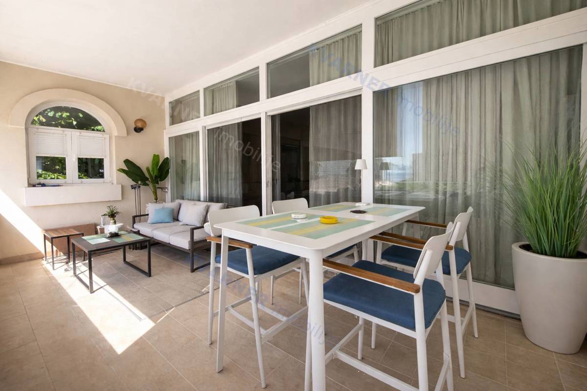 Njivice - pritlična hiša z velikim vrtom!