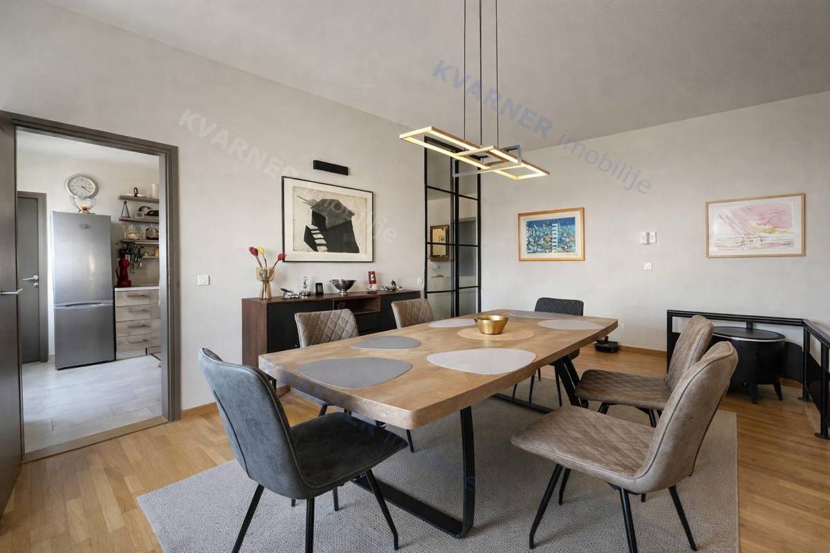 Njivice - pritlična hiša z velikim vrtom!