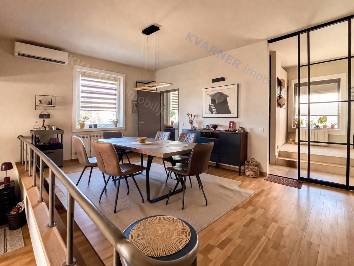 Njivice - pritlična hiša z velikim vrtom!