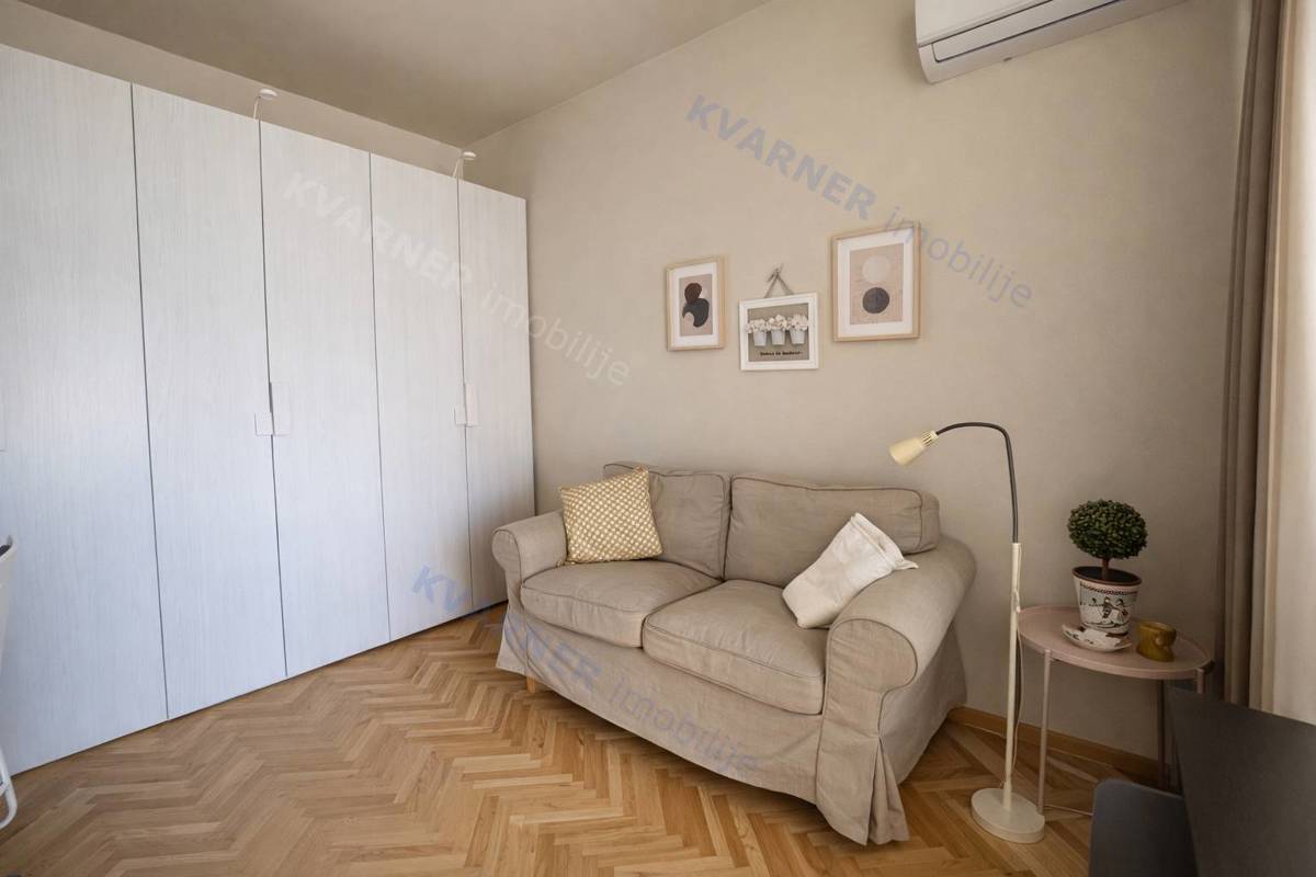 Njivice - pritlična hiša z velikim vrtom!