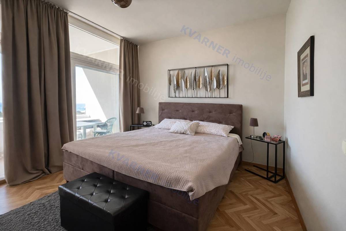 Njivice - pritlična hiša z velikim vrtom!