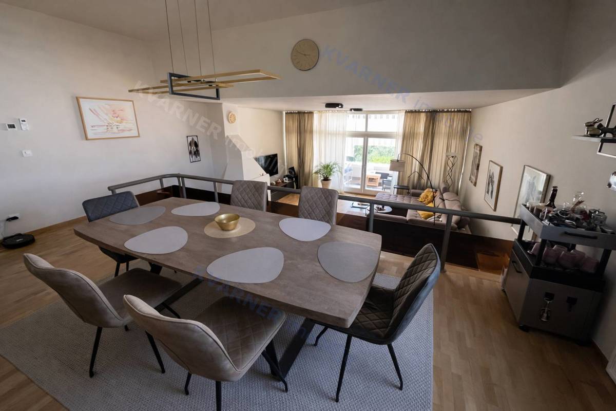 Njivice - pritlična hiša z velikim vrtom!