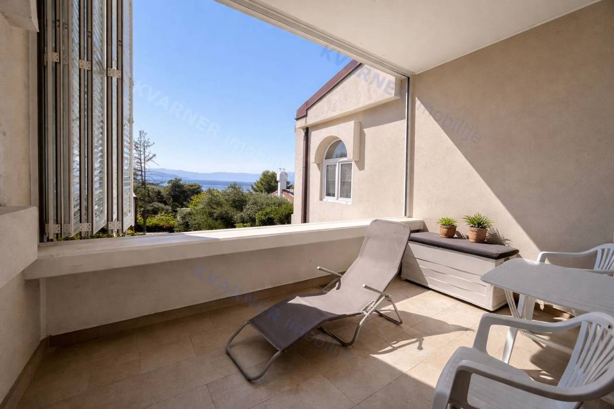 Njivice - pritlična hiša z velikim vrtom!