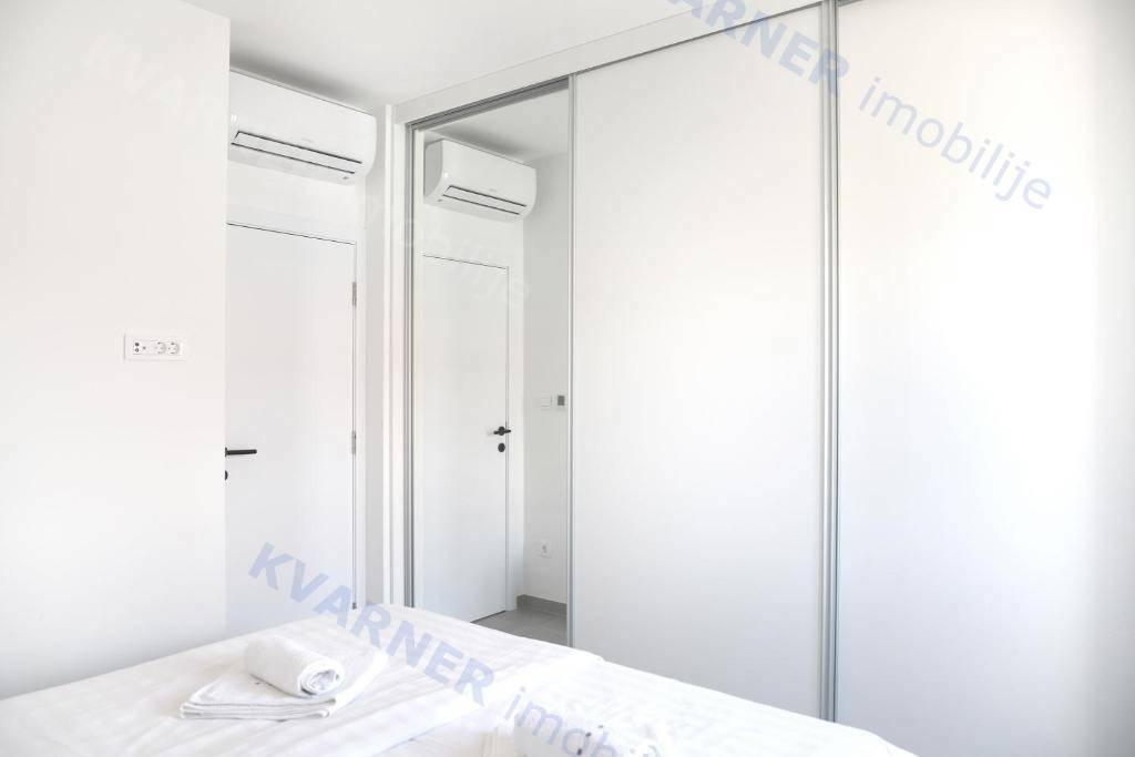 Njivice - Prodaja luksuznega apartmaja s pogledom na morje!