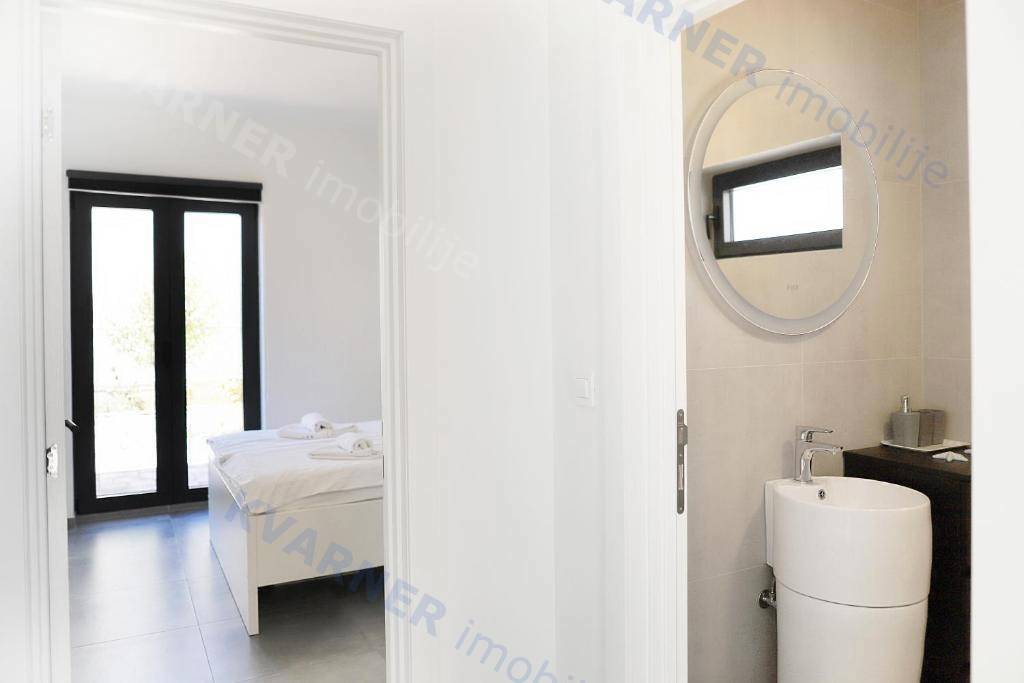 Njivice - Prodaja luksuznega apartmaja s pogledom na morje!