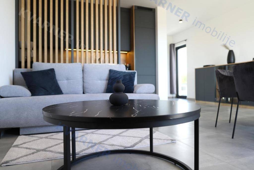 Njivice - Prodaja luksuznega apartmaja s pogledom na morje!
