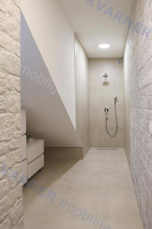 Njivice - Prodaja luksuznega apartmaja s pogledom na morje!