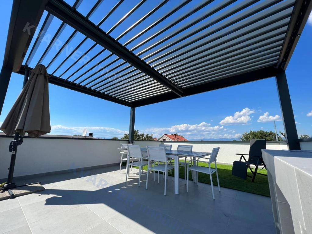 Njivice - Prodaja luksuznega apartmaja s pogledom na morje!